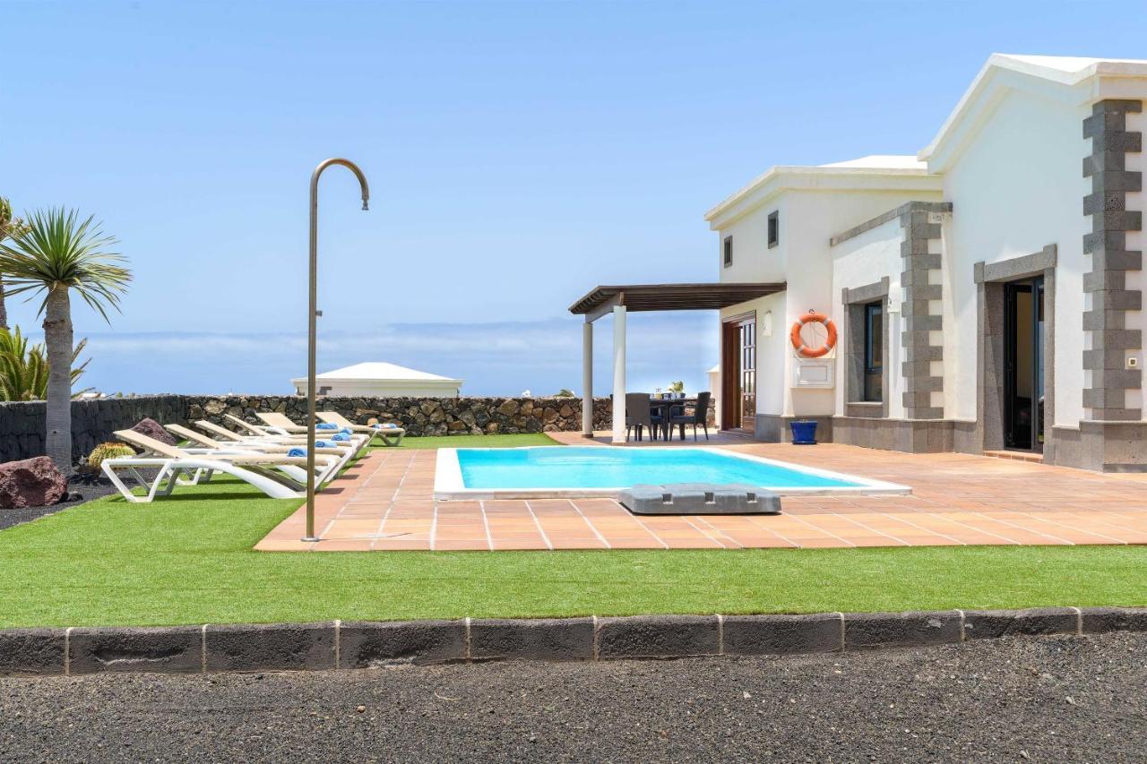 Villa Esterlicia Playa Blanca  Luaran gambar