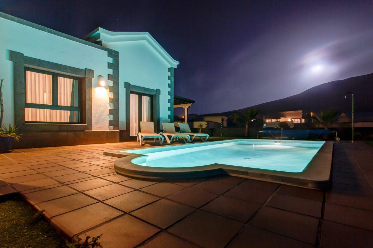 Villa Esterlicia Playa Blanca  Luaran gambar